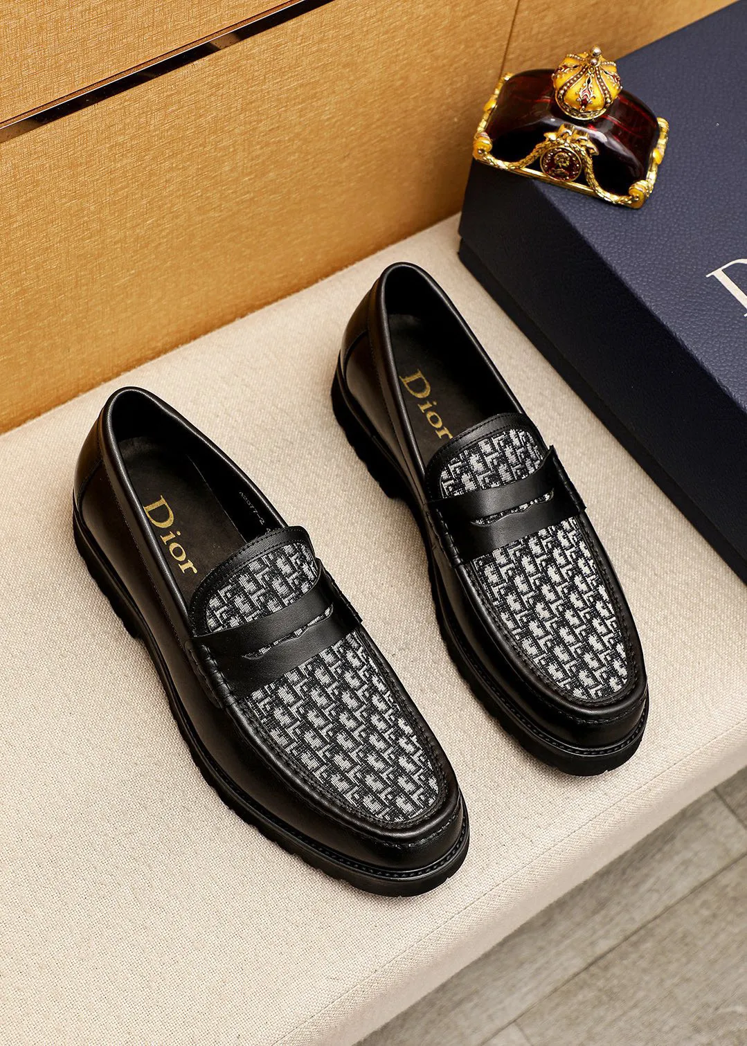 Men's shoes 💰460 💐 Product trademark: Dior "Dior" casual leather shoes Regular size: 39-44 (38.45🉑️customized) Product materials: Selected original fabric uppers imported from Italy, imported water-dyed 🐂 cowhide lining. Strong three-dimensional visual effect, foam outsole Color: 1⃣️color optional